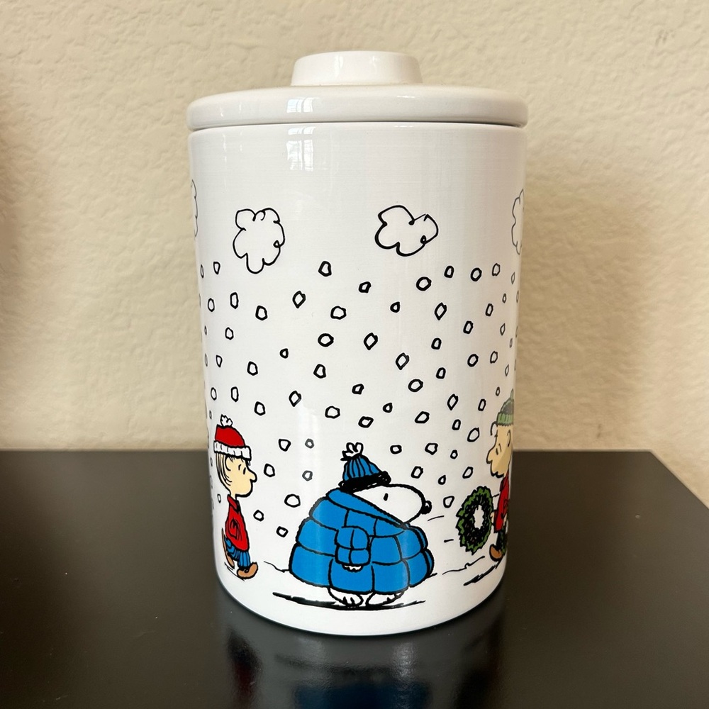 Peanuts Snoopy and Friends White Winter Scene Ceramic Cookie Jar
